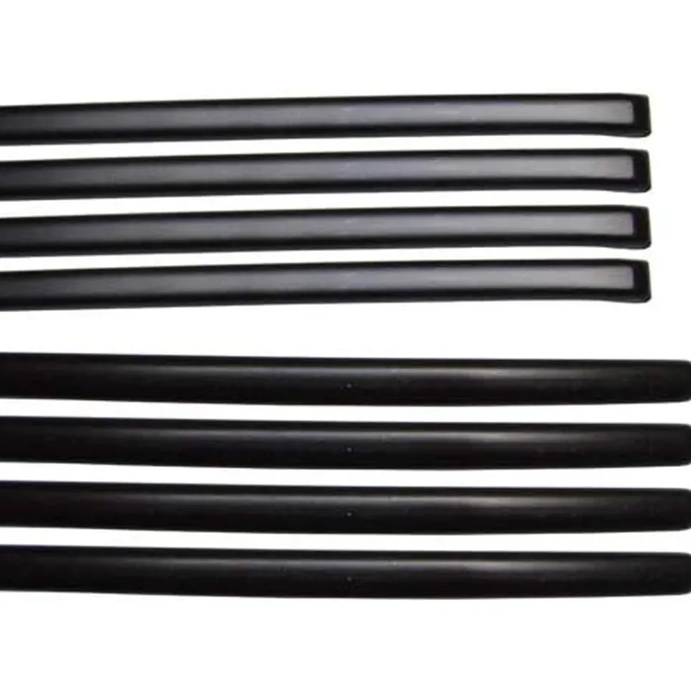 Baguettes Noires sur tour de caisse pour Golf 1 version 4 portes - 8 pièces