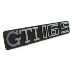 Emblème adhésif GTI 16S chromé sur fond noir de tableau de bord pour VW Golf 2 GTI 16S (08/1985-10/1991)