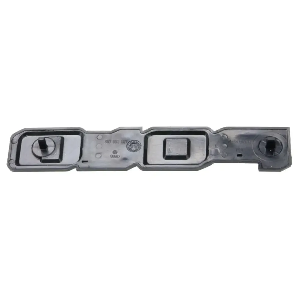 Emblème arrière POLO chromé sur fond noir pour VW Polo 2 86C hatchback trois portes avec hayon arrière vertical (10/1981-09/1990) - sans niveau de finition