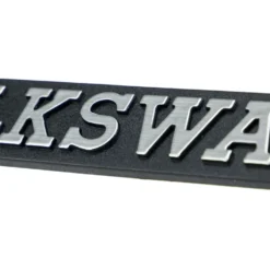 Emblème arrière VOLKSWAGEN chromé sur fond noir de coffre pour VW Golf 1 Berline Cabriolet et Jetta 1 (02/1974-02/1984)