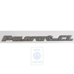 Emblème PASSAT CL chromé sur fond noir pour hayon et malle arrière de VW Passat B3 Berline et Variant CL (02/1988-09/1993)