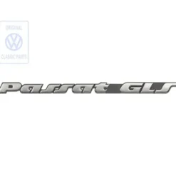 Emblème PASSAT GLS chromé sur fond noir pour hayon et malle arrière de VW Passat B3 Berline et Variant GLS (08/1991-09/1993)