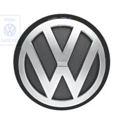 Logo VW chromé sur fond noir de malle arrière pour VW Polo 3 Classic tricorps 4 portes (05/1998-09/2001)