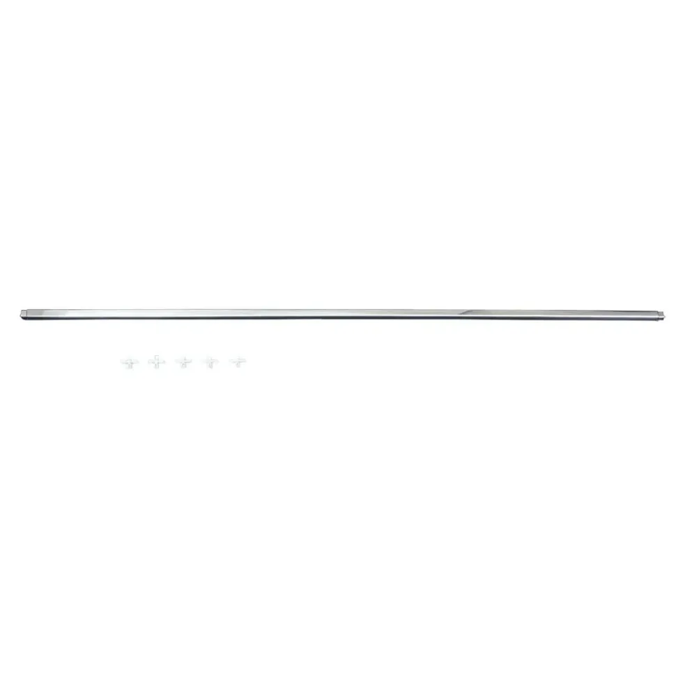 Moulure entre feux en aluminium chromé sur jupe arrière pour BMW Série 02 E10 phase 2 (09/1973-07/1977)