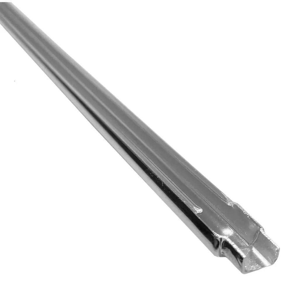 Moulure entre feux en aluminium chromé sur jupe arrière pour BMW Série 02 E10 phase 2 (09/1973-07/1977)